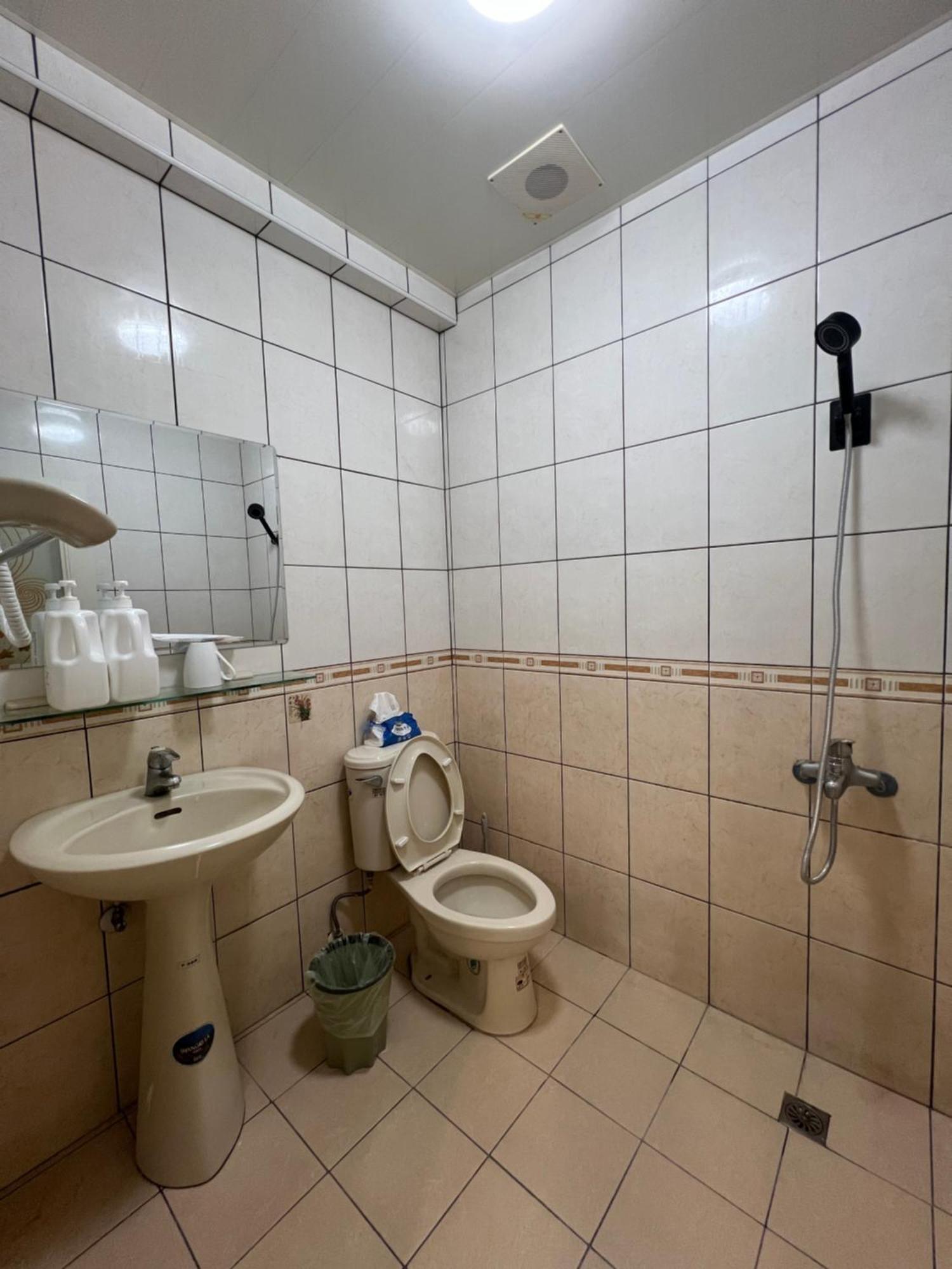 Kinmen Backpacker Apartment Jincheng Exterior photo